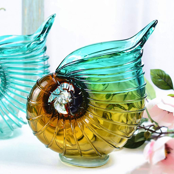 Gradient Glass Nautilus Shell Vase--MM142