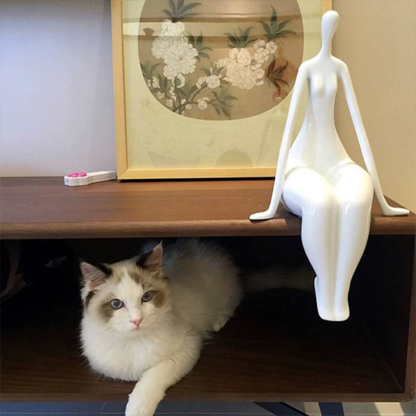 The Sitting Grace Porcelain Figurine-MM187